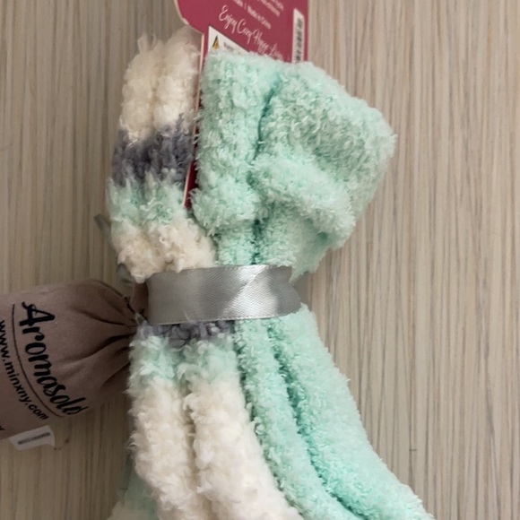 MinxNY Aromasoles Rose & Shea Butter Infused Socks - One Size - 2 Pair Pack - Picture 7 of 9